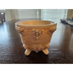 Vintage Jeanette Shell Peach Pink Milk Glass Footed Candy Dish Grapes‎ & Leaves